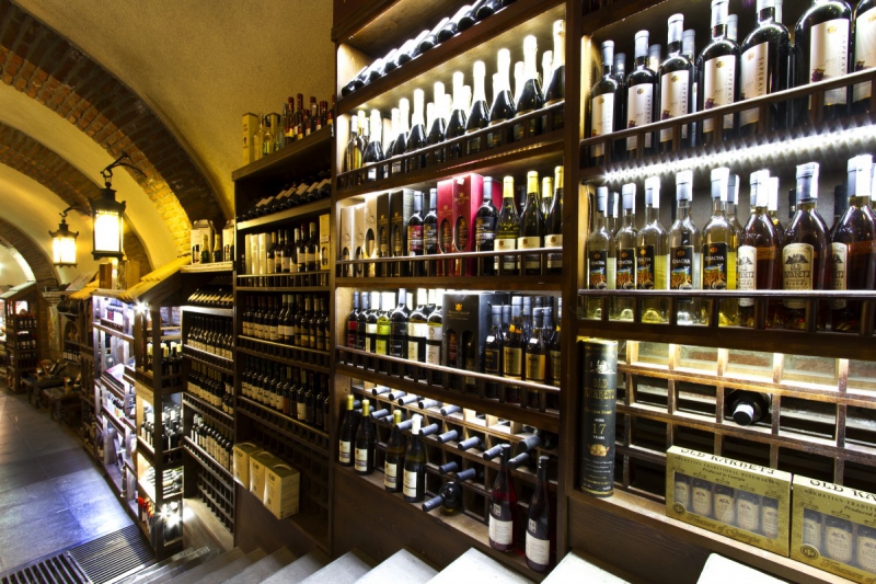 vente-VERIGNON-min_world_street_travel_shop_canon_georgia_wine_bottles-429767